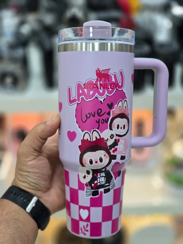 ماگ استنلی دسته دار(۱.۱۸ لیتر ) پک کادویی Quencher H2.O Tumbler طرح لبوبو