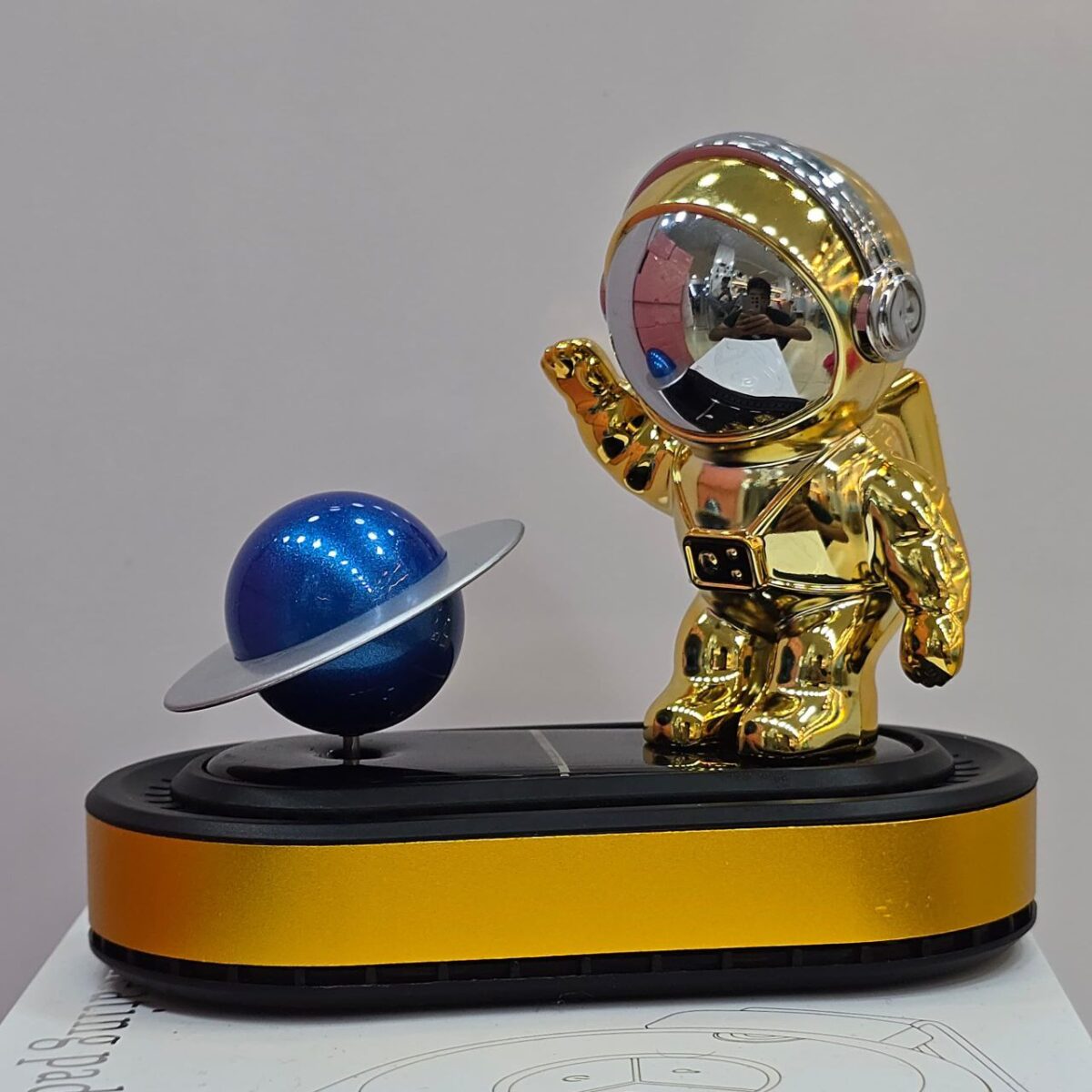 خوشبو کننده خودرو طرح فضانورد - Image 3